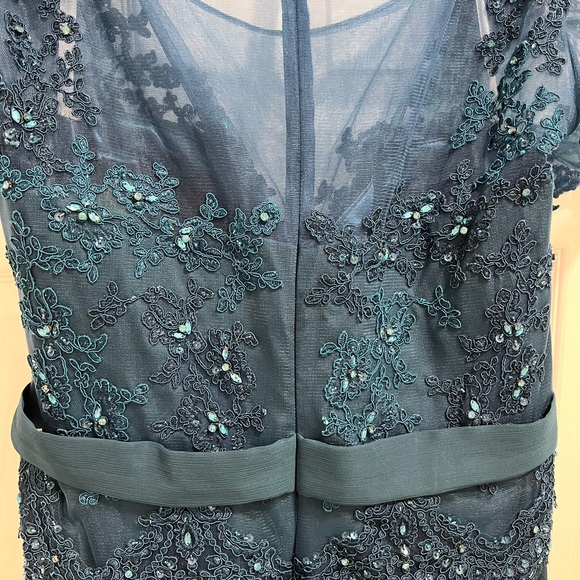 Beautiful dress for any formal occasion - Picture 8 of 8